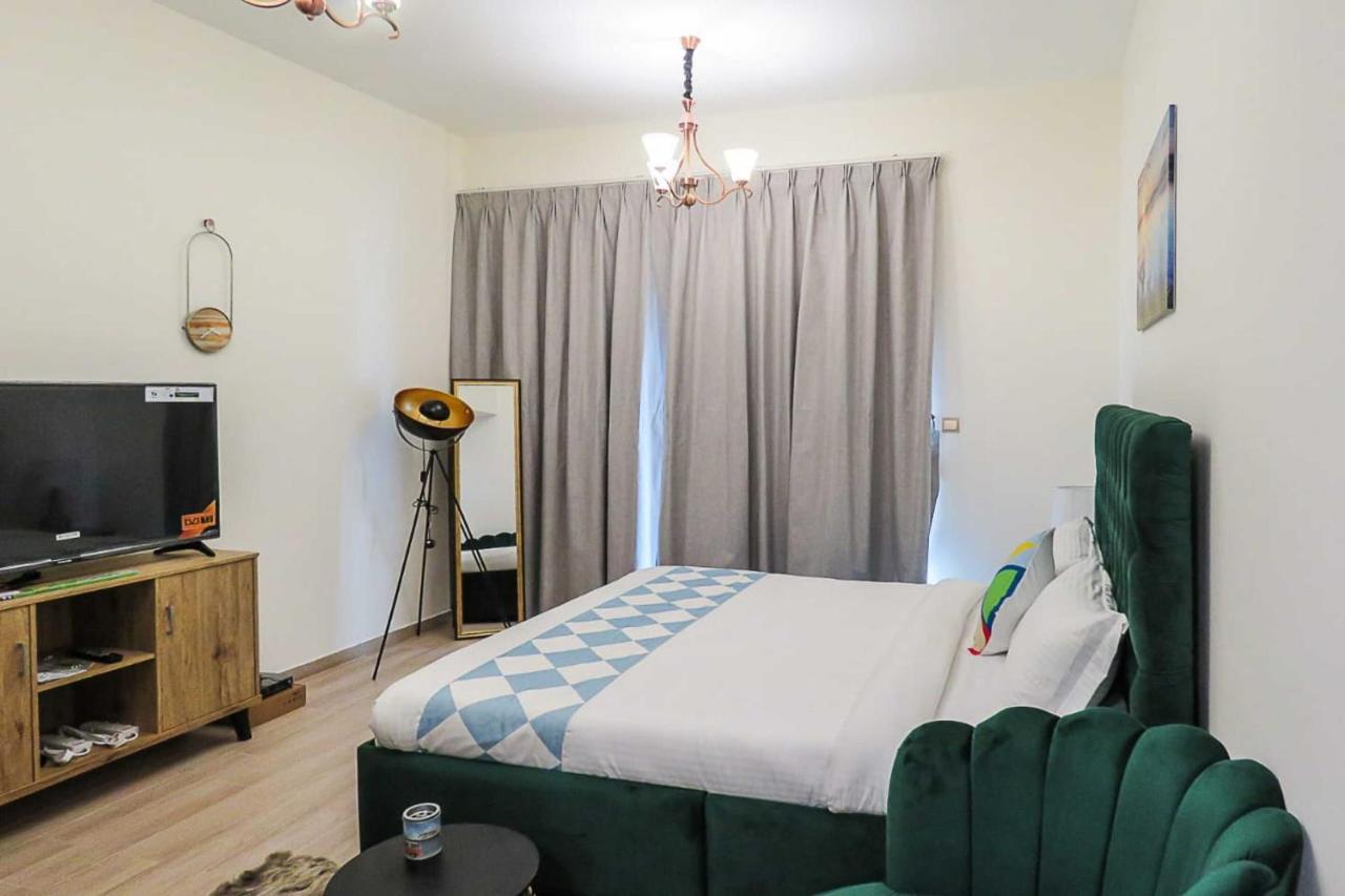 Oyo 860 Studio Apartment, Maya Tower 4, Jumeirah Village Triangle Dubai Luaran gambar