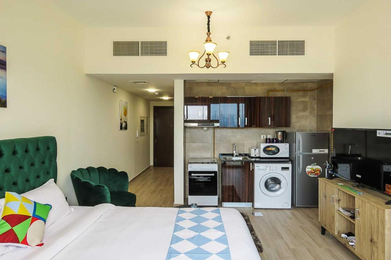 Oyo 860 Studio Apartment, Maya Tower 4, Jumeirah Village Triangle Dubai Luaran gambar