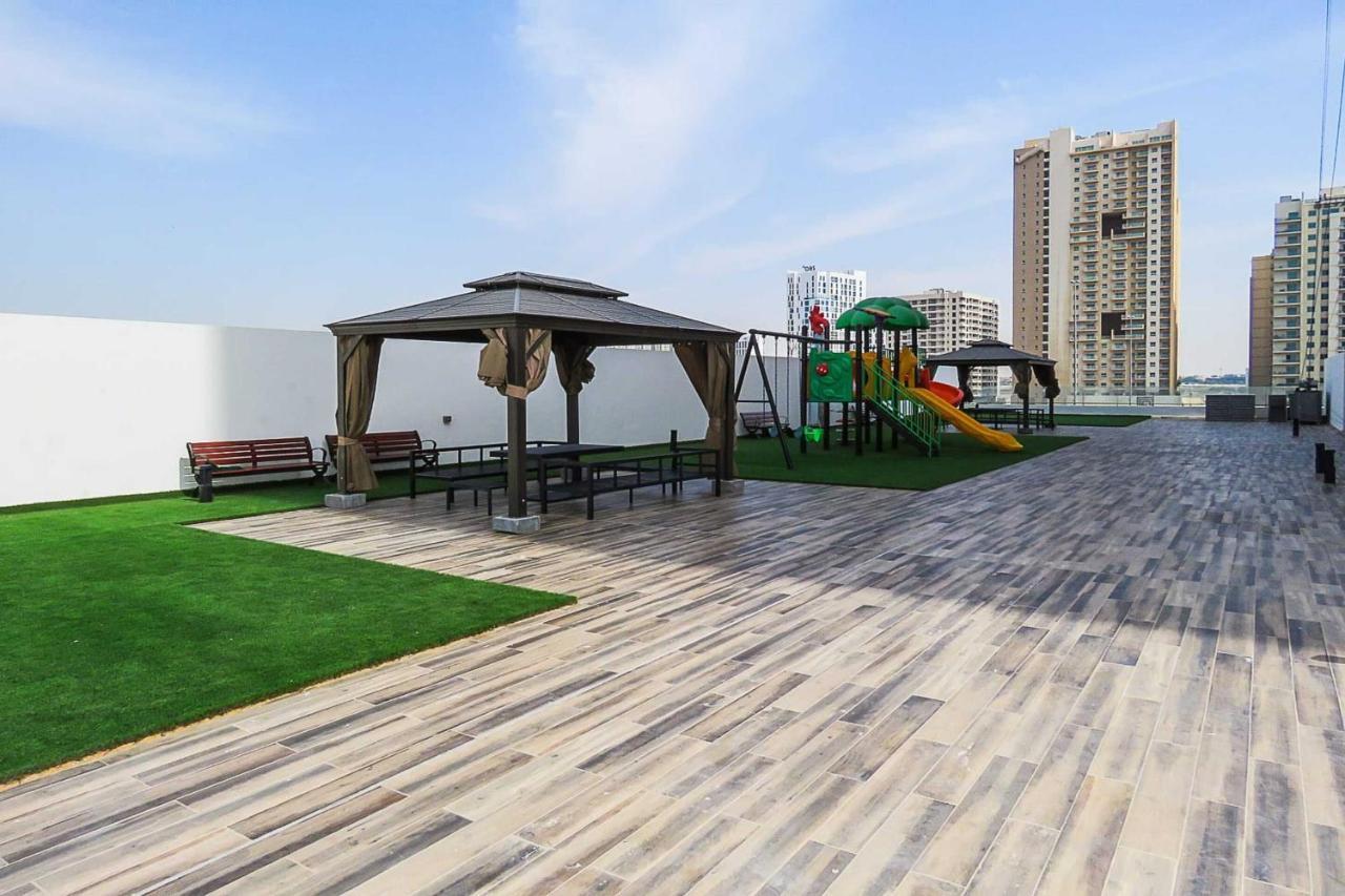 Oyo 860 Studio Apartment, Maya Tower 4, Jumeirah Village Triangle Dubai Luaran gambar